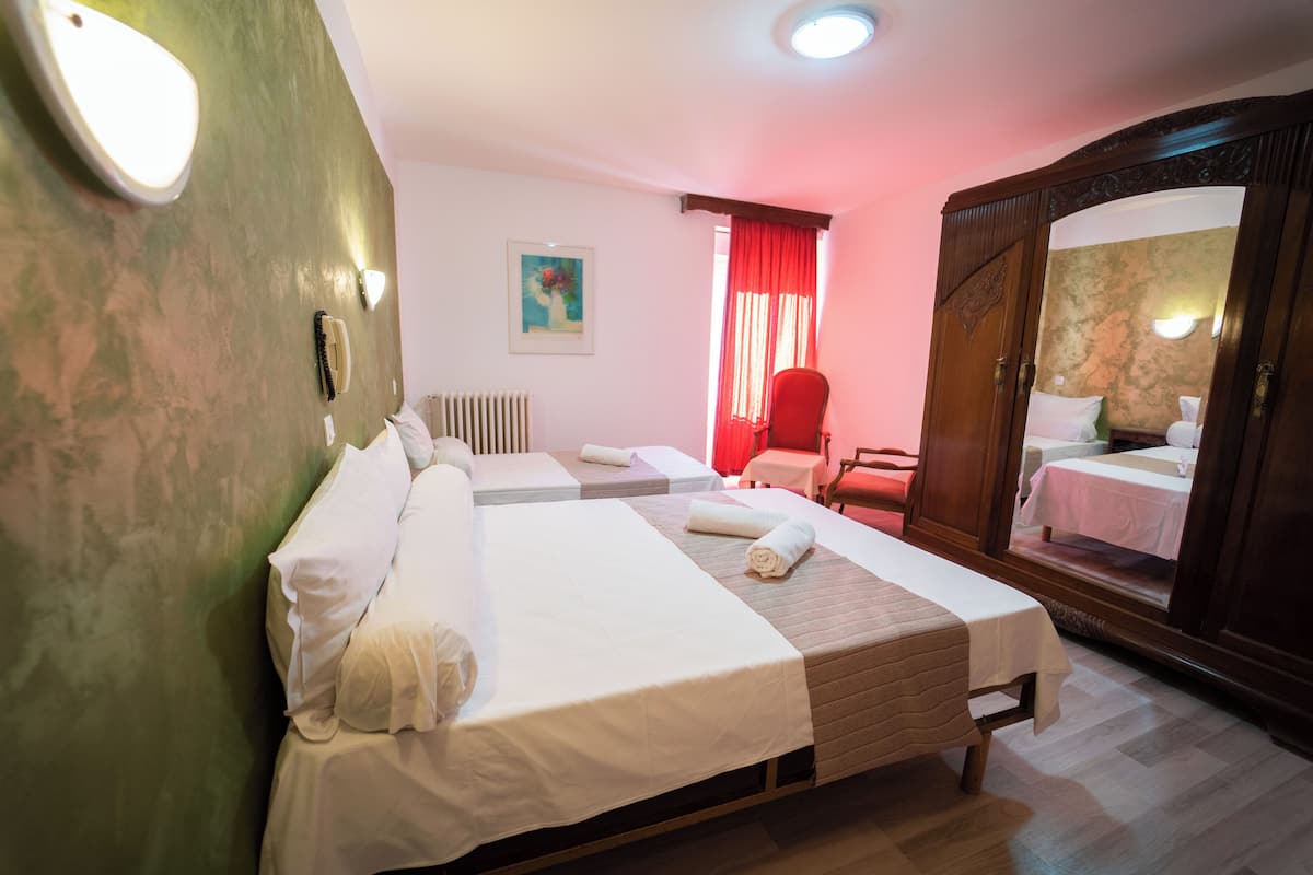 Double or Twin Room | Free WiFi