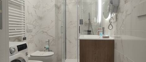 Deluxe Apartment, Balcony, City View | Bathroom