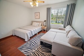 Casa, 3 habitaciones | 3 habitaciones y espacio para trabajar con laptop 