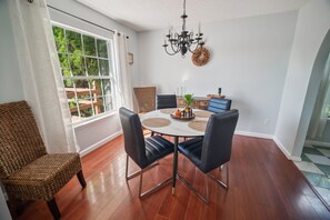 Casa, 3 habitaciones | Restaurantes