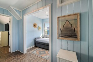 4 bedrooms, WiFi, bed sheets