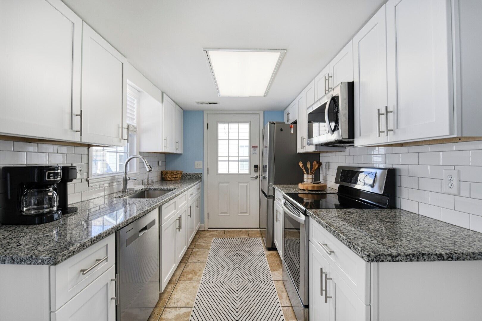 雪櫃、微波爐、焗爐、爐具