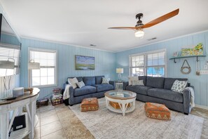 Smart TV - Dog Friendly! Second Row 4 bedroom, 2 bath Home Steps from the Beach (Garden City Beach)