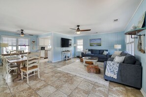 Smart TV - Dog Friendly! Second Row 4 bedroom, 2 bath Home Steps from the Beach (Garden City Beach)