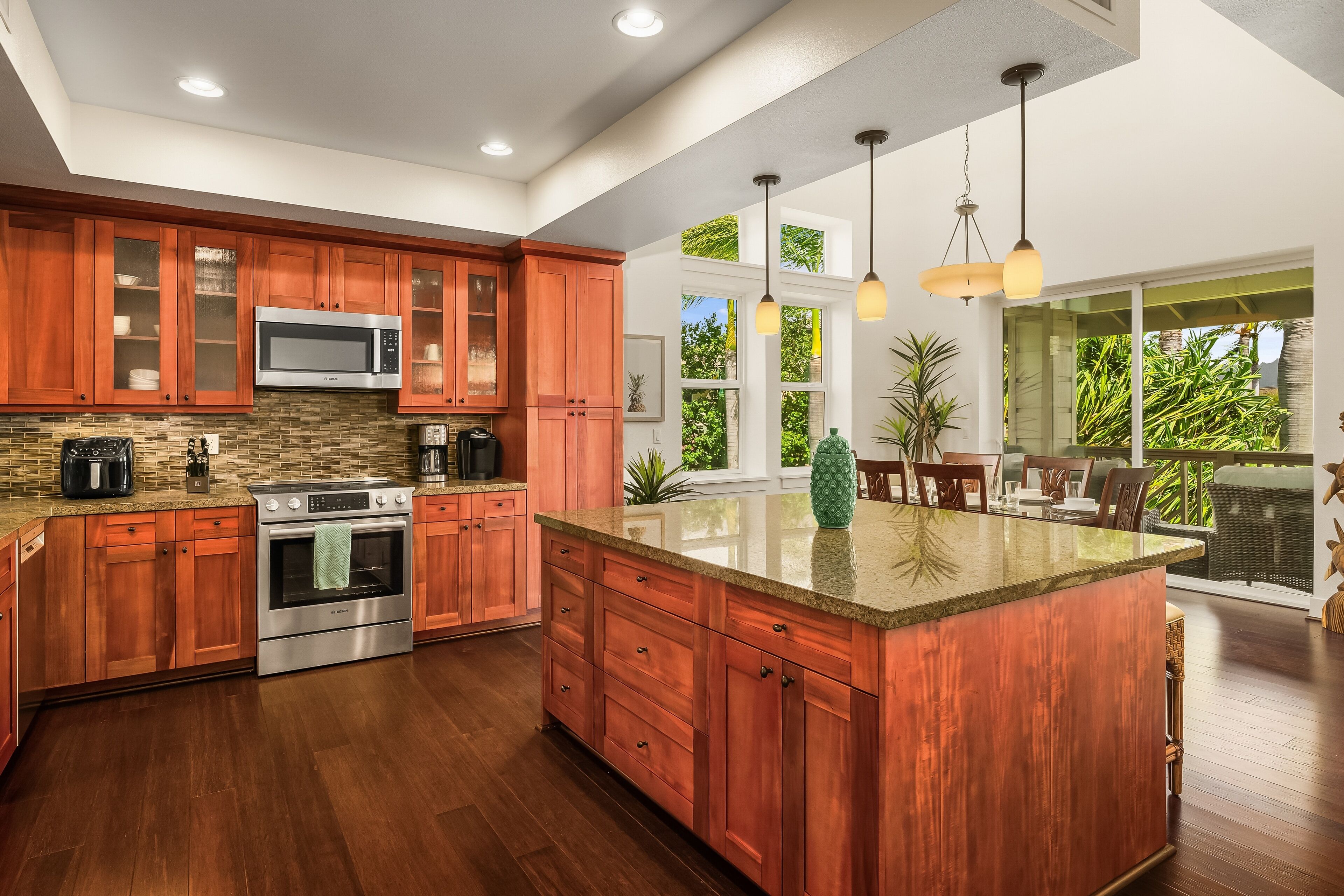 Condo, 3 Bedrooms | Private kitchen | Fridge, oven, coffee/tea maker, toaster