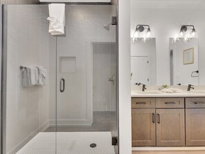 Condo, 3 Bedrooms | Bathroom | Towels