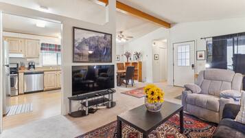 Kabin, 2 kamar tidur | Area keluarga | Smart TV dan layanan streaming