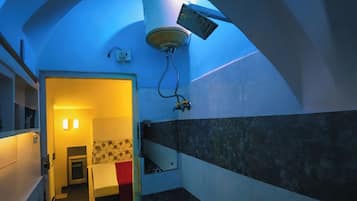 Kamar Double Comfort, 1 Tempat Tidur Double | Kamar mandi | Shower, sandal, handuk, dan sabun