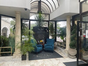 Sala de estar en el lobby