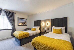 Standard Twin Room | Blackout drapes, iron/ironing board, free WiFi, bed sheets - Durrant House Hotel  (Bideford)