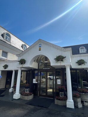 Front of property - Durrant House Hotel  (Bideford)