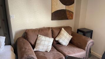 遮光カーテン、アイロン / アイロン台、WiFi (無料)、ベッドシーツ