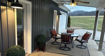 Charming 3-bedroom farmhouse in Santa Fe with WiFi, AC