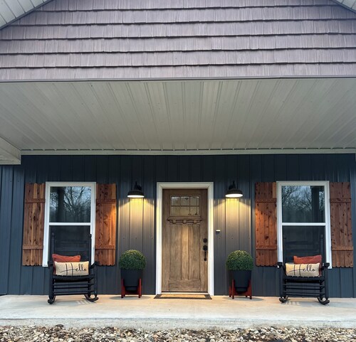 Charming 3-bedroom farmhouse in Santa Fe with WiFi, AC