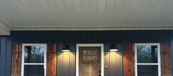 Charming 3-bedroom farmhouse in Santa Fe with WiFi, AC