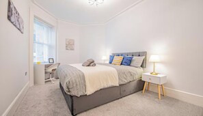 4 sovrum, skrivbord, strykjärn/strykbräda och gratis wi-fi