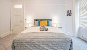 4 Schlafzimmer, Schreibtisch, Bügeleisen/Bügelbrett, kostenloses WLAN