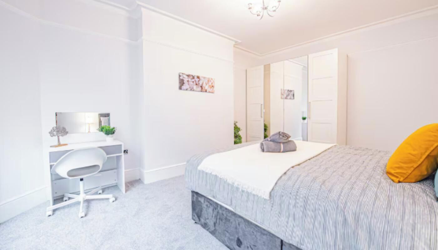 4 soverom, skrivebord, strykejern/-brett og wi-fi (inkludert)