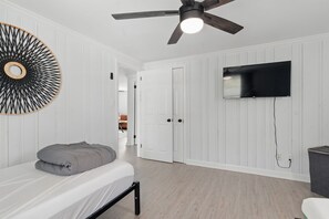 2 bedrooms, iron/ironing board, WiFi, bed sheets