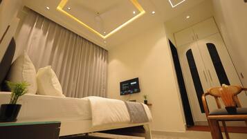 9 dormitoris, planxa i posts de planxar, wifi i roba de llit