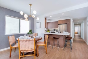 Dining - 122.5 Marine | Balboa Island Beauty – Updated Upper Unit Retreat (Newport Beach)