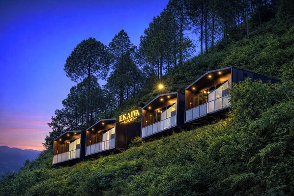 Front of property - Ekaiva Resort, New Tehri : A Boutique Lake View Hotel (Tehri)