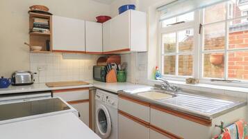 Cookware/dishes/utensils