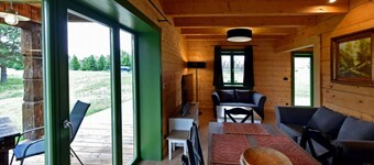 Comfortable Holiday Homes Right on the Lake
