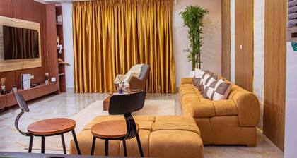 TM Luxe Stays Apartment