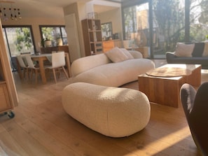 TV, table tennis, books, printers - Design villa with glass roof and parquet flooring, garden and fitness center near downtown (Montpellier)