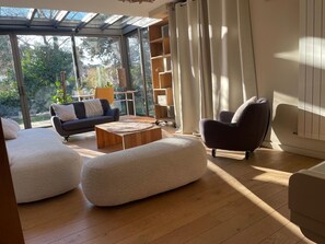 TV, ping pong, books, printers