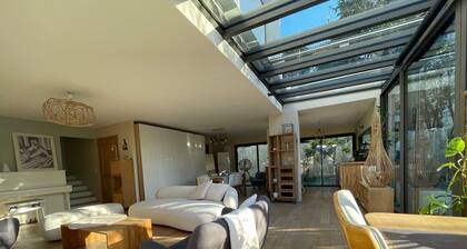 Villa Design, verriÚre et parquet, jardin et fitness à coté du centre-ville