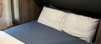 RV in charming Forks with WiFi, AC. Happy travel and 1 block from Bella’s house!
