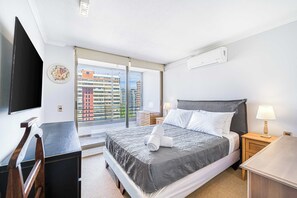 2 bedrooms, iron/ironing board, WiFi