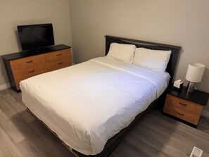 2 chambres, coffres-forts dans les chambres, bureau