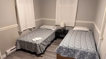 2 bedrooms, in-room safe, desk, iron/ironing board