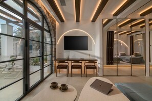 2 bedrooms, iron/ironing board, bed sheets