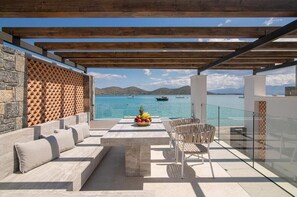 Outdoor dining - Elounda Riviera Villa (Elounda)
