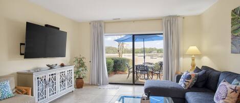 Smart-TV og stereoanlegg