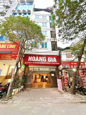 Front of property - Hoang Gia Hotel Cau Giay (Hanoi)