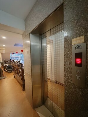 TV - Hoang Gia Hotel Cau Giay (Hanoi)