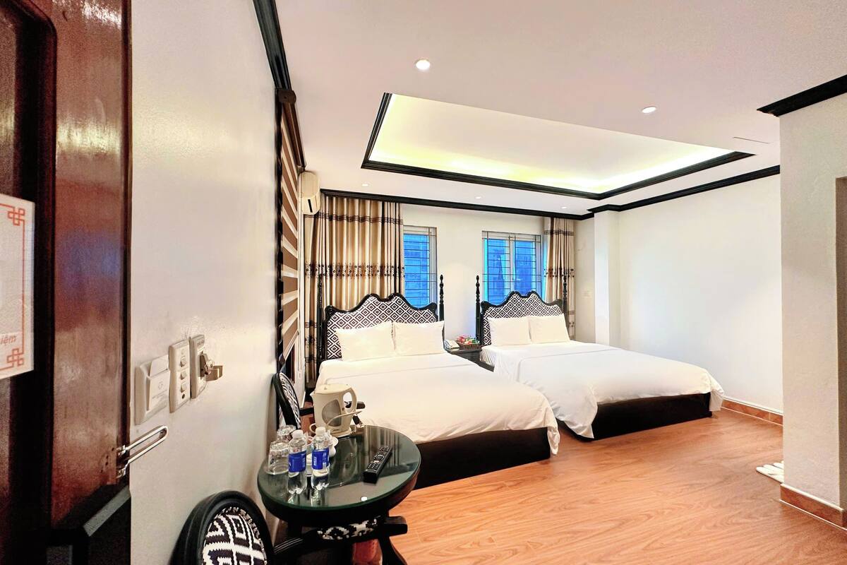 Habitación cuádruple Deluxe, vistas a la ciudad | Sistema de insonorización y wifi gratis