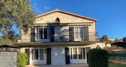 3-room apartment 80 m2, ground floor, sleeps 4. Beach 2 km, train station 1 km.