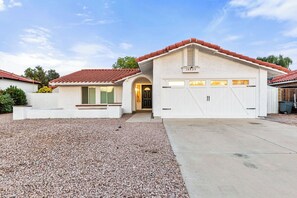 Exterior - Lookout Mountain Retreat with Heated Pool & 6 Beds (Phoenix)