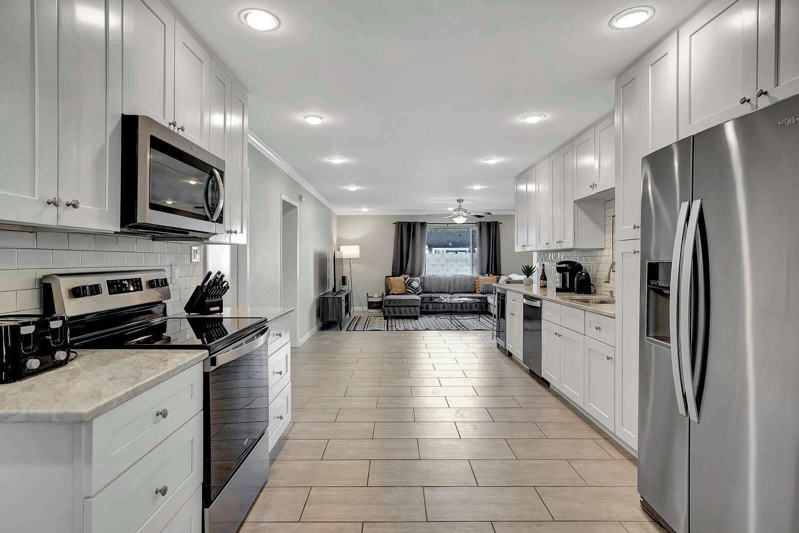 雪櫃、微波爐、焗爐、爐具