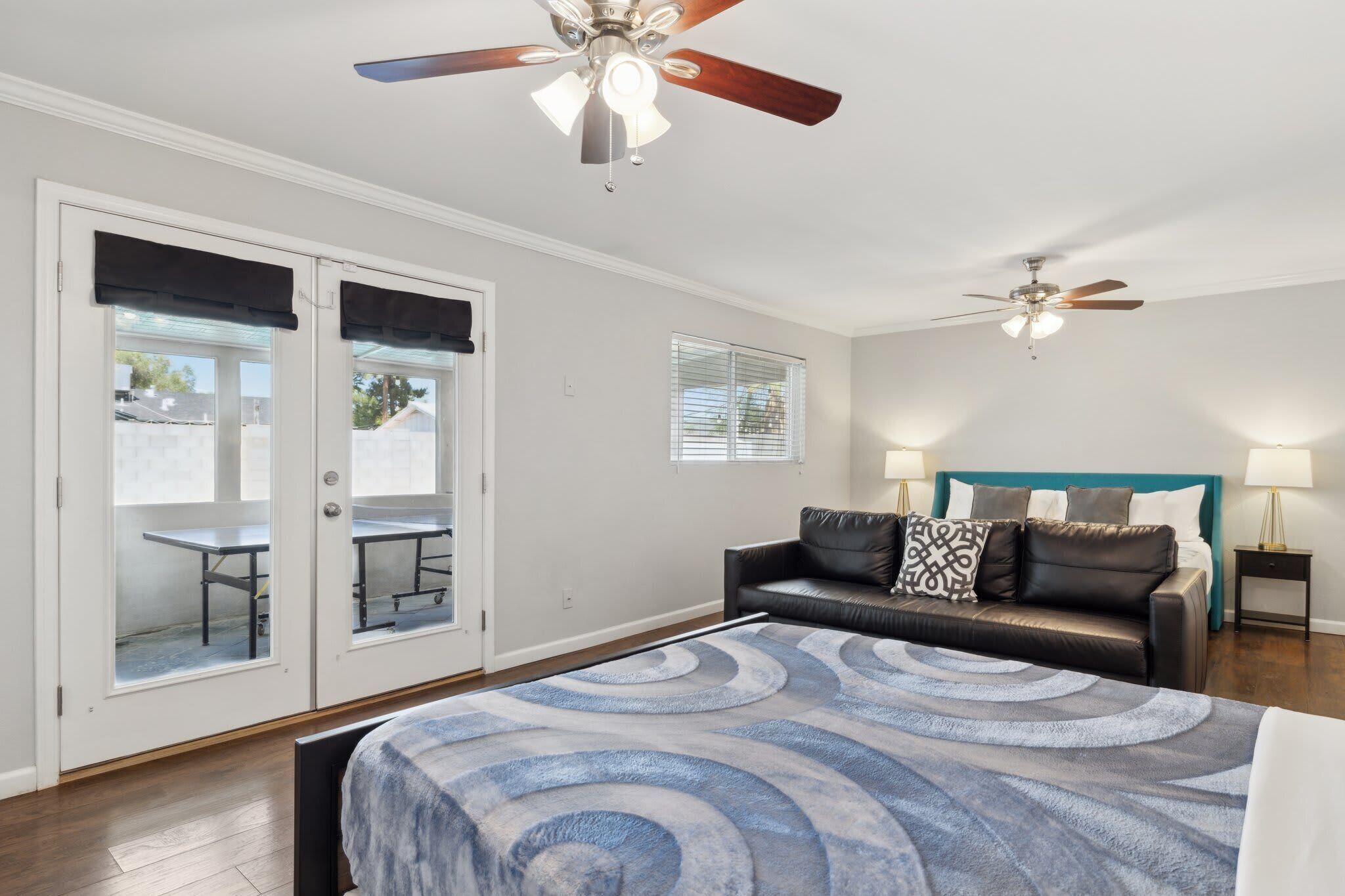 4 bedrooms, iron/ironing board, WiFi, bed sheets