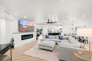 TV, lareira, escritórios