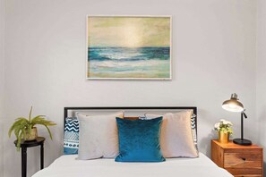 4 habitaciones, tabla de planchar con plancha, wifi y ropa de cama 