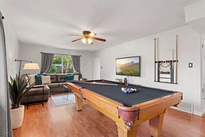 Televisión y oficina 