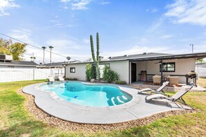 Pool - Oldtown Retreat - Spacious Designer Home with Pool (Scottsdale)